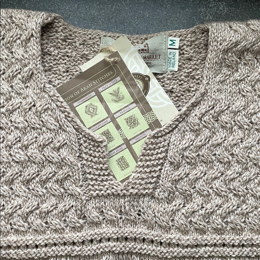 NWT Aran Cable Knit Sweater V-Neck Tan Women’s Size Medium (M) - Picture 11 of 16